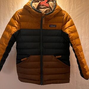 Patagonia kids reversible down puffer jacket XS. Great pre own condition